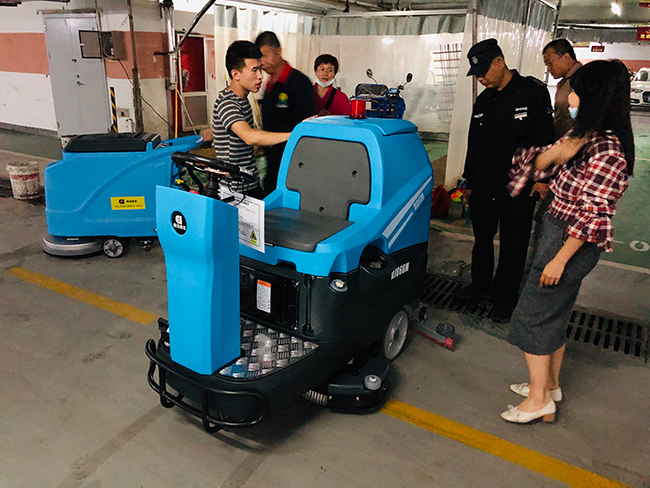  鼎潔盛世洗地機(jī)助力小區(qū)停車場，零差評57