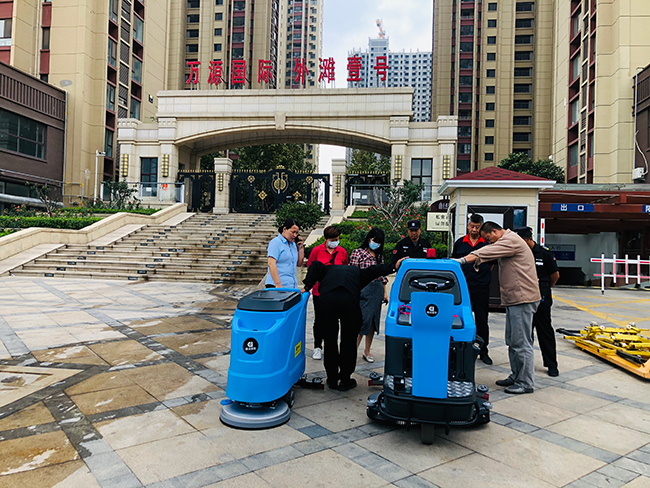  鼎潔盛世洗地機(jī)助力小區(qū)停車場，零差評57